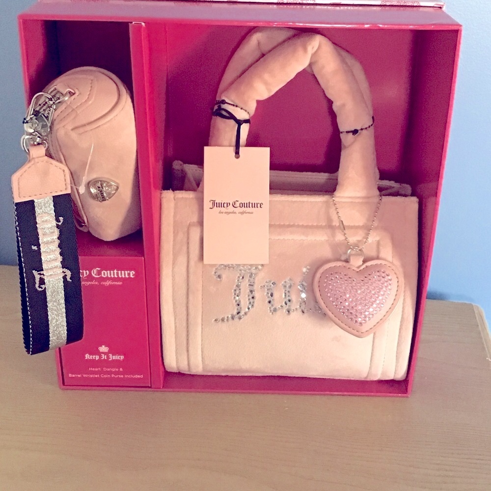 NWT Juicy Couture Big Spender 3 Pcs Pink Bag Heart Dangle Barrel Coin Purse Set